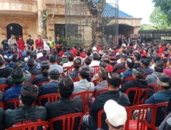 Massa Gelar Aksi Solidaritas Pencoretan Nyoman Mulyadi oleh DPD PDI Perjuangan Bali