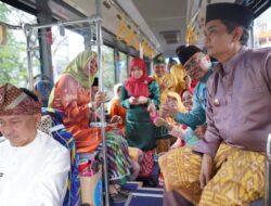 Wali Kota Edi Kamtono Setir Bus Hadiri Sidang Paripurna DPRD