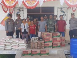 Kunjungi Kampung Baru, Kapolres Sanggau Salurkan Bansos