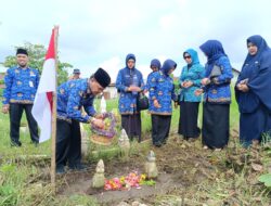 Maknai Hari Pahlawan dengan Ziarah Makam Pejuang