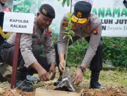 Jaga Alam Untuk Masa Depan, Polda Kalbar Ikuti Gerakan Nasional Kick Off Penanaman 10 juta Pohon Serentak Se-Indonesia