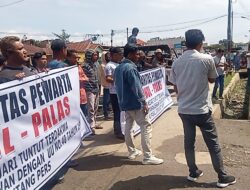 Tolak kekerasan terhadap wartawan , puluhan wartawan melakukan aksi di depan kantor Kejari Palas