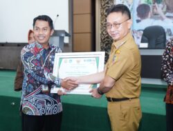 Apresiasi Insan Pendidikan dan Kebudayaan, Wali Kota Serahkan Penghargaan