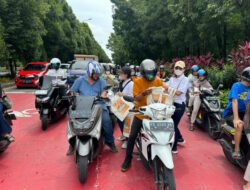Danamon Donasikan 40 Kursi Taman 20 Tempat Sampah untuk Taman Kota dan Trotoar di Pontianak