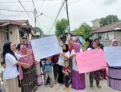 Warga bersama Ibu-ibu Perwiritan minta Wali Kota Medan Aspal Gang Karya Muda Johor