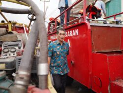 Pj Wako Beri Bantuan Korban Kebakaran di Gang Meranti