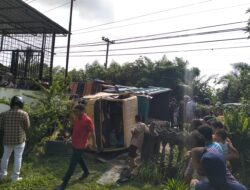Truck Yang Menabrak Truk Kabur, Dua Sepeda Motor Tertimpa