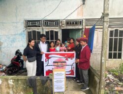 PMKRI Landak Bagikan Sembako Kepada Warga Yang Kurang Mampu