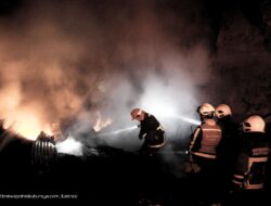 Diduga Gegara Lilin, Rumah di Kubu Raya Hangus Terbakar