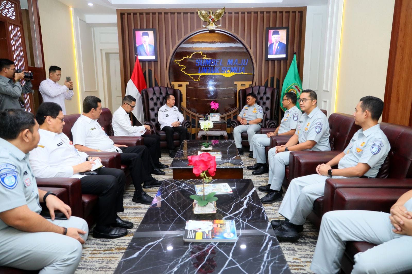 Foto bersama dalam Adensi
