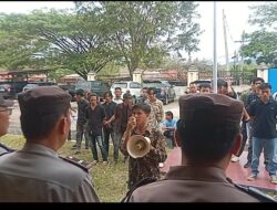 Pertanyakan izin PT Tindoan bujing, Puluhan mahasiswa Dan Warga Dari Dua Desa Kec. Dolok sigopulon Demo Kantor Perizinan Pemkab Paluta