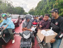 Bagikan Takjil Gratis, Cara YNCI Pontianak Tebar Kebaikan di Bulan Suci Ramadhan