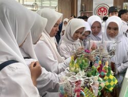 Siswa MAN 3 Study Visit ke Dekranasda Pontianak