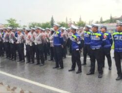Polda Kalbar Gelar Apel Pengamanan Malam Takbiran Dan Mengerahkan 350 Personil Gabungan
