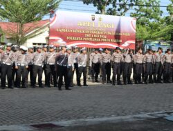 Dua Personel Polresta Pontianak Mendapat Kenaikan Pangkat Pengabdian