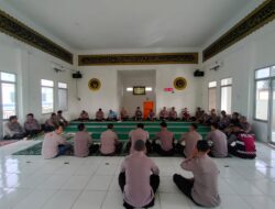 Tingkatkan Keimanan, Polres Landak Ikuti Kegiatan Binrohtal Di Masjid Nur Aman