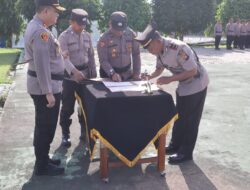 Belasan Pejabat Polres Landak Dimutasi, Kapolres Harapkan Peningkatan Kinerja