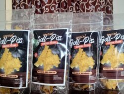 Bonggol Pisang Jadi Emas, Mahasiswa KKN bersama Warga Sukses Ciptakan Produk Goll-Piss