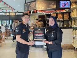 Apresiasi Pahlawan Olahraga, Aming Coffee Serahkan Kartu Ngopi Gratis Seumur Hidup Buat Veddriq
