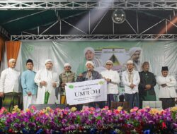 Sundra Wisata Berikan 2 Paket Umrah Gratis kepada Hadhori dan Samhudi di Acara STEI Abdussalam Bersholawat