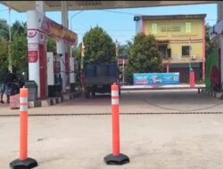 Diduga Melawan Hukum SPBU 64 788 16 Sungai Laur Bebas Melakukan Pengisian Jerigen