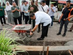Respon Cepat ADIL Tanggapi Keluhan Masyarakat, Bahu Jalan Amri Tambunan Langsung Di Cor