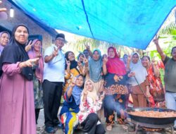 Berkunjung ke Hamparan Perak, dr. Asri Ludin Tambunan Berziarah Hingga Makan Bersama Masyarakat