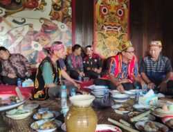 Upacara Adat Ngarumaya Sebagai Sanksi Perusak Peraga Adat Dayak Akhiri Permasalahan Masyarakat Di Sungai Ambawang