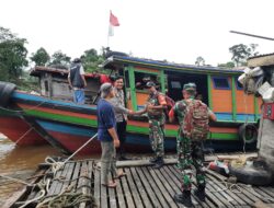 Dukung Kelancaran Proses Demokrasi, Babinsa Kawal Distribusi Logistik Pilkada