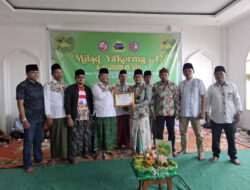 Ketua DPW Madas Nusantara Kalimantan Barat Serahkan Piagam Tanda Kehormatan kepada Bpk. Sarijan Aziz