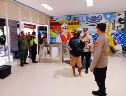Anggota Polsek Pelabuhan Dwikora Berikan Pengamanan untuk Jamin Keamanan Penumpang