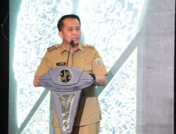 Dirjen Bina Keuangan Daerah Kemendagri Agus Fatoni Terima Penghargaan dan PIN Emas Dari Menteri BUMN