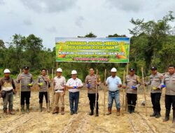 Bersama Pihak Perusahaan, Polsek Sandai Tanam Jagung Guna Sukseskan Ketahanan Pangan