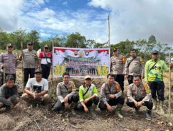 Dukung Ketahanan Pangan,Polsek Sandai Bersama Pemerintahan Desa Tanam Bibit Jagung