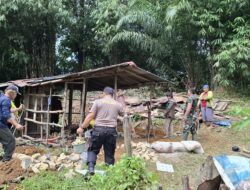 Warga Kurang Mampu dapat Bantuan dalam Bedah Rumah dari Polsek Samalantan