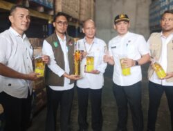 Memastikan Stok Pasar Jelang Lebaran, Polda Kalbar Periksa Distribusi Minyak Goreng “Minyak Kita”