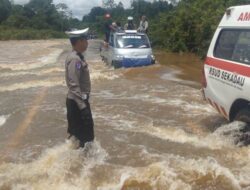 Jalan Raya Trans Kalimantan Tayan-Pontianak Terendam Banjir, Polisi Lakukan Pengaturan Lalu Lintas