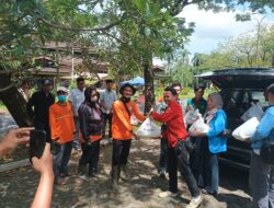 Polda Kalbar dan Mahasiswa Berbagi 200 Paket Sembako untuk Petugas Kebersihan