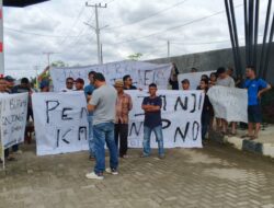 Gelar Aksi Damai, Warga Perumahan Cluster Elaeis Tagih Janji Depelover Penuhi PAM dan Bronjong