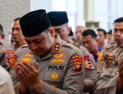 Polda Kalbar Gelar Sholat Ghaib untuk 3 Personel Polres Way Kanan yang Gugur dalam Tugas