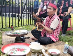 Acara Ritual Adat Ngampar Bide Buka Rangkaian Naik Dango ke-2 di Pontianak