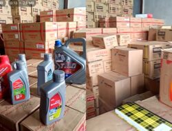 Breaking News : Aparat Gabungan Gerebek Gudang Berisi Ribuan Oli Diduga Palsu di Kubu Raya