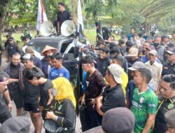 MAUNG Kota Kota Dumai Bersama LHMB bersatu Kepung PT.Patra NIaga Perjuangkan Petani dan Club Sepak Bola