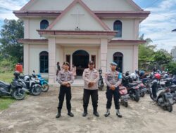 Personil Polsek Ngabang Laksanakan Kegiatan Pengamanan Di Gereja GKBI El Shaddai Situasi Terpantau Kondusif