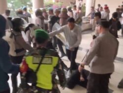 Tolak Gaji DPR RI, Demo Mahasiswa di DPRD Kalbar Berujung Ricuh