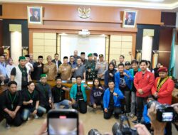 Aksi Mahasiswa Menggugat di DPRD Kalbar Berjalan Damai, Kapolda: “Tidak Ada yang Kebal Hukum