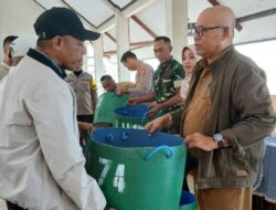 Menjaga Kota Yang Bersih Dan Sehat Pemkab.Buru Bagikan 700 Tong Sampah Kepada Masyarakat Namlea