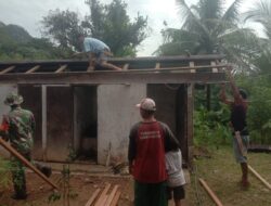 Kodim 1209/Bengkayang dan Warga Binaan Bergotong Royong Perehaban WC Umum