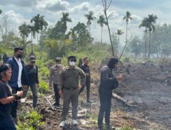 Tim Siaga Karhutla Intensifkan Pendinginan Lahan Terbakar di Desa Punggur Kecil, Kubu Raya