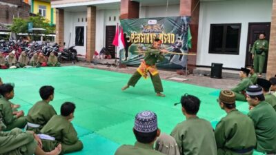 Jelang Berbuka Puasa Warga LDII Wonocolo Latihan Pencak Silat Bersama PERSINAS ASAD